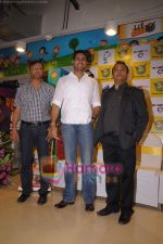 Abhishek Bachchan at Dum Maro Dum DVD launch in Shoppers Stop, Mumbai on 4th June 2011 (34).JPG